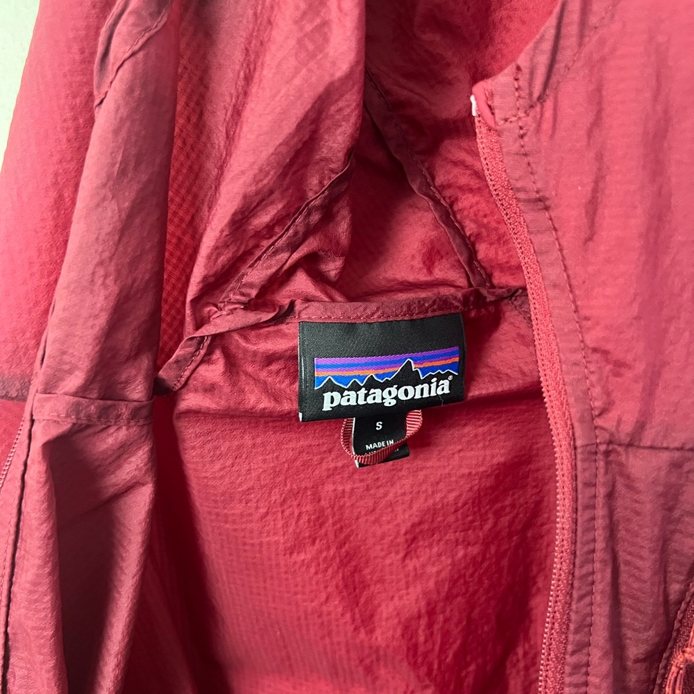 Patagonia Women's Red Jacket - Picture 2 of 4
